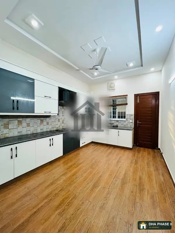 Slightly Used One Kanal Upper Portion For Rent image 1
